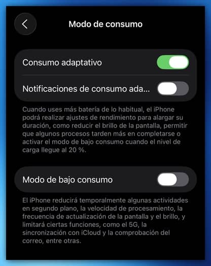 Captura de pantalla de los ajustes de iPhone que muestra cómo activar el Adaptive Power o Consumo Adaptativo para optimizar la batería.