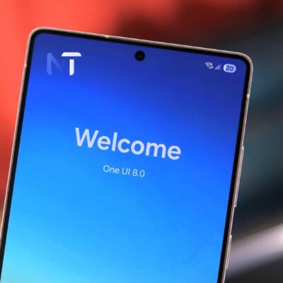 Primer plano de un smartphone mostrando la pantalla de bienvenida del nuevo sistema operativo Samsung One UI 8.