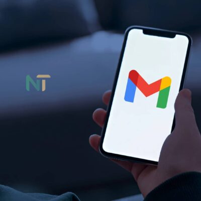 Logo de Gmail en un smartphone, para la guía sobre cómo cambiar la dirección de correo de Gmail.